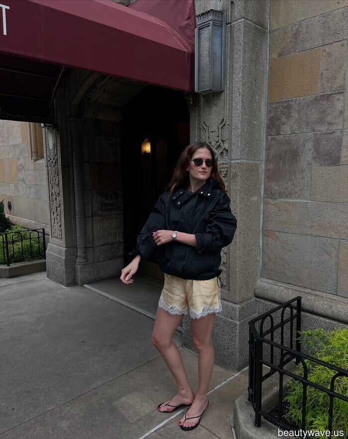 Nichts sagt "Ich bin eine Modeperson" mehr als dieser Jackentrend (übrigens ist es kein Leder oder Wildleder).