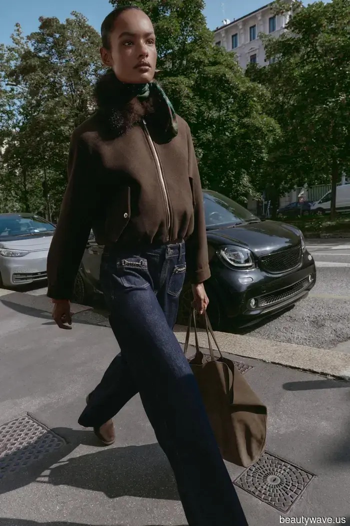 Zuerst Prada, jetzt Zara: Erwarten Sie, dass anspruchsvolle Frauen in Paris, NYC und Mailand diesen Mikro-Trend im Jahr 2026 tragen werden.