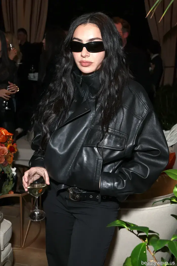 Die stilvollsten Frauen, die ich kenne, haben eines gemeinsam: Diese elegante, zeitlose Lederjacke.