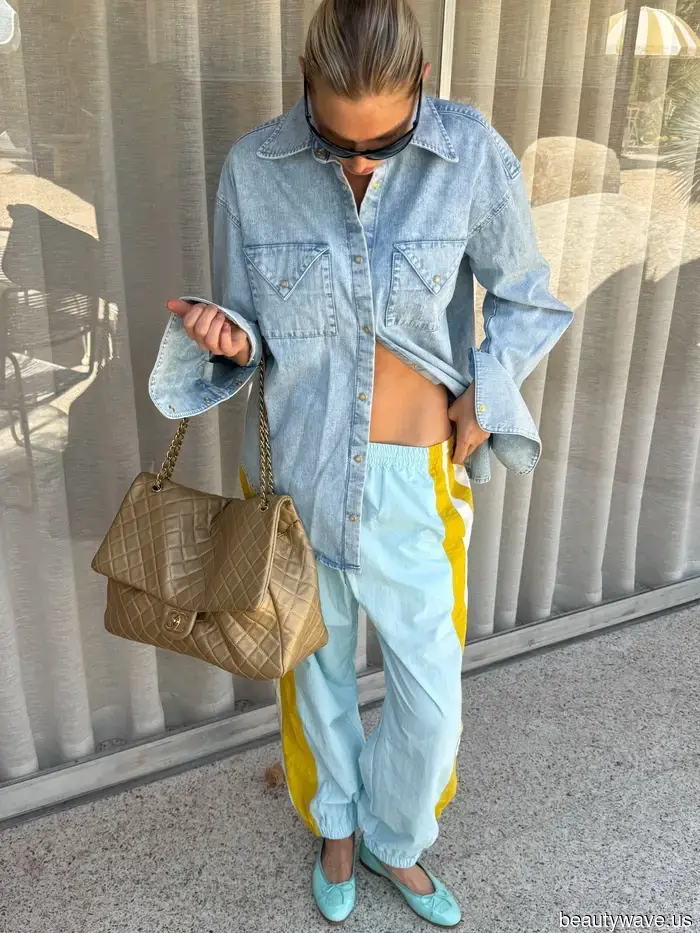 Las personas de moda ocupadas saben que esta tendencia de zapatos planos hace que los atuendos se vean más elegantes cuando ya llegas tarde.