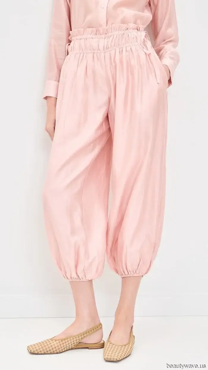 Stylish Moms Are Aware That the Trendiest Early-Morning Ensembles Feature This Pant Style.