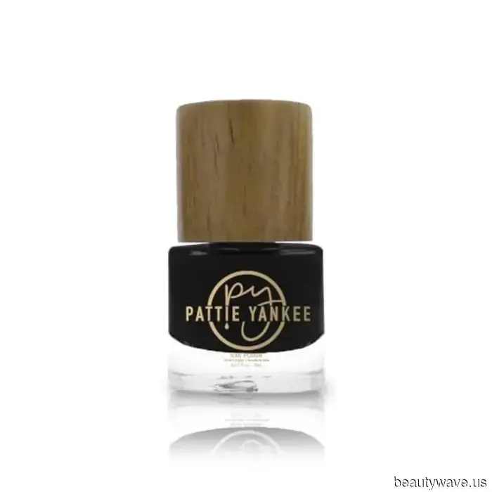 Experts Recommend: This May, Your Nail Appointment Should Feature These Luxurious, Trendy Colors