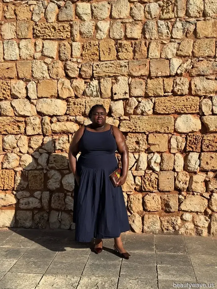 Sicher, Schwarz ist schick, aber jeder mit gutem Geschmack trägt gerade diese elegante Farbe stattdessen.