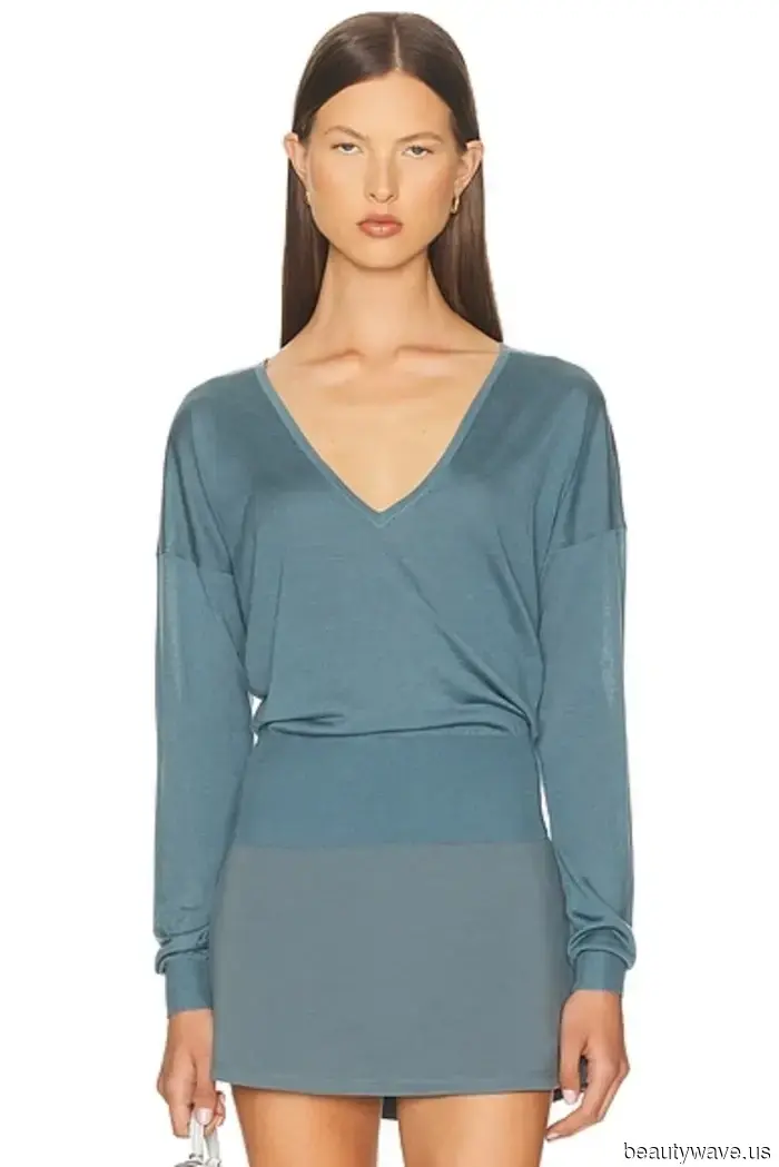 Questa t-shirt è stata "fuori" per così tanto tempo che è difficile credere che sia di nuovo alla moda.