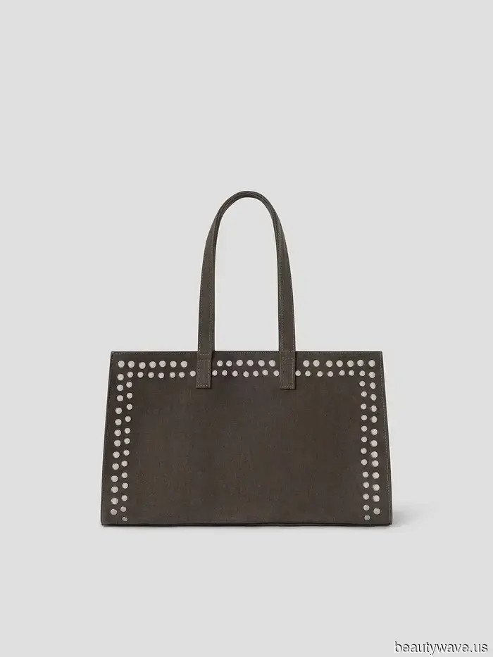 Ogni ragazza di moda millenaria a NYC indossa questo esatto outfit con t-shirt ogni settimana.