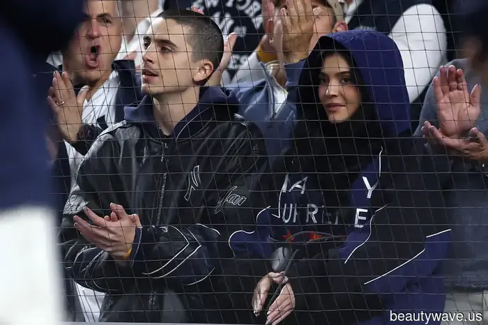 Nein, wirklich&mdash;Diese Denim-Farbe ist einfacher zu stylen als blaue *und* schwarze Jeans