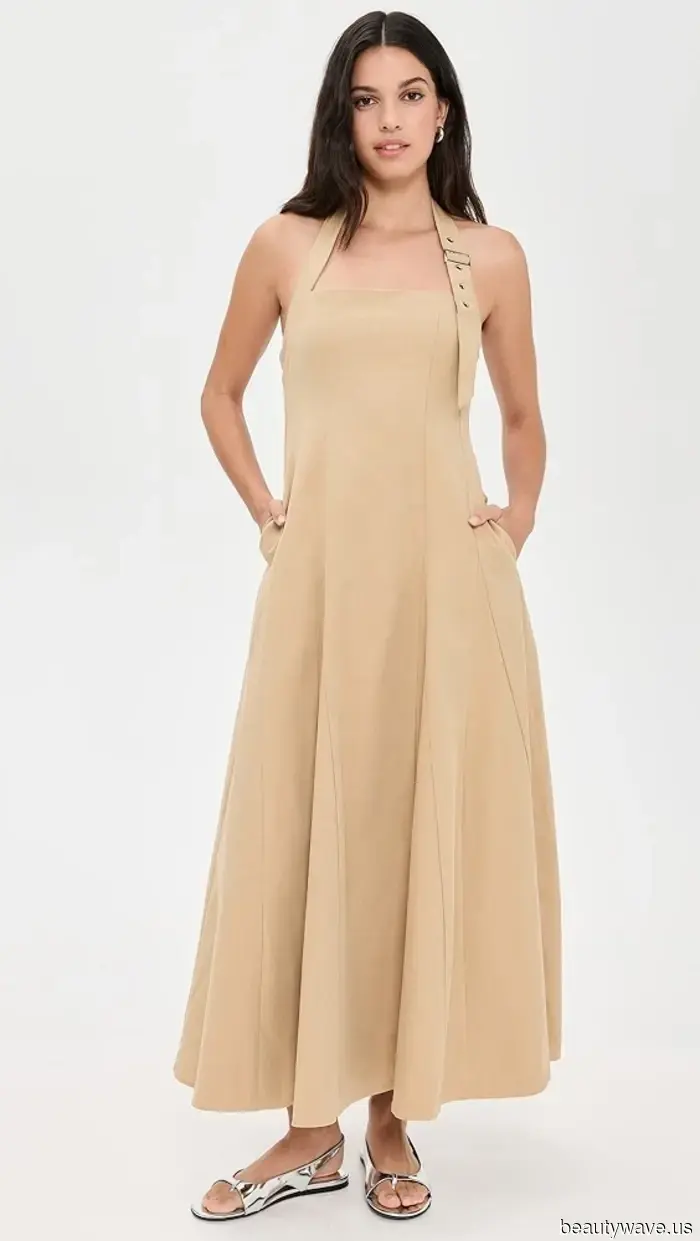 Visto en West Village: La tendencia del vestido no blanco que la gente de moda está usando sin parar con chanclas