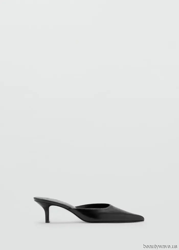 En lugar de zapatillas, los vestidores más elegantes combinan jeans cortos con este zapato más elegante.