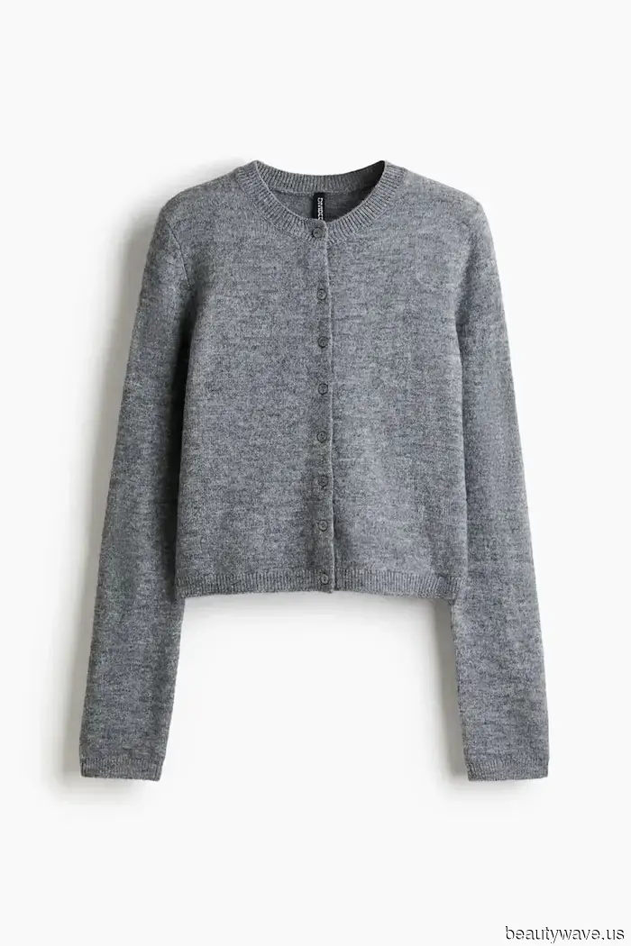 Indossare un cardigan preppy con questa tendenza controversa degli stivali lo rende dieci volte più cool.