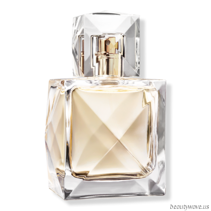 I Desire to Fragrance Myself Like a Succulent Peach Cobbler This Summer—11 Irresistible Perfumes That Do the Trick