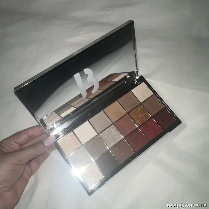 Новая палитра теней для век Byredo является макияжным эквивалентом культового аромата Biblioth&egrave;que.