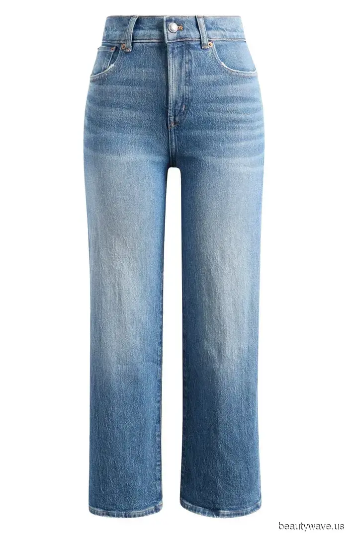 I really love suede, but this bag trend enhances the elegance of plain blue jeans even more.