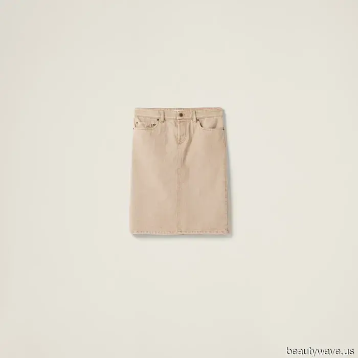 Keep an eye on the Basic Jeans—this "Outdated" denim style is making a comeback.