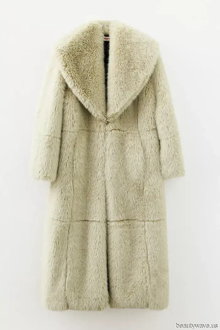 Suki Waterhouse communicates with her clothing and believes that they acquire unique powers when she wears them repeatedly.