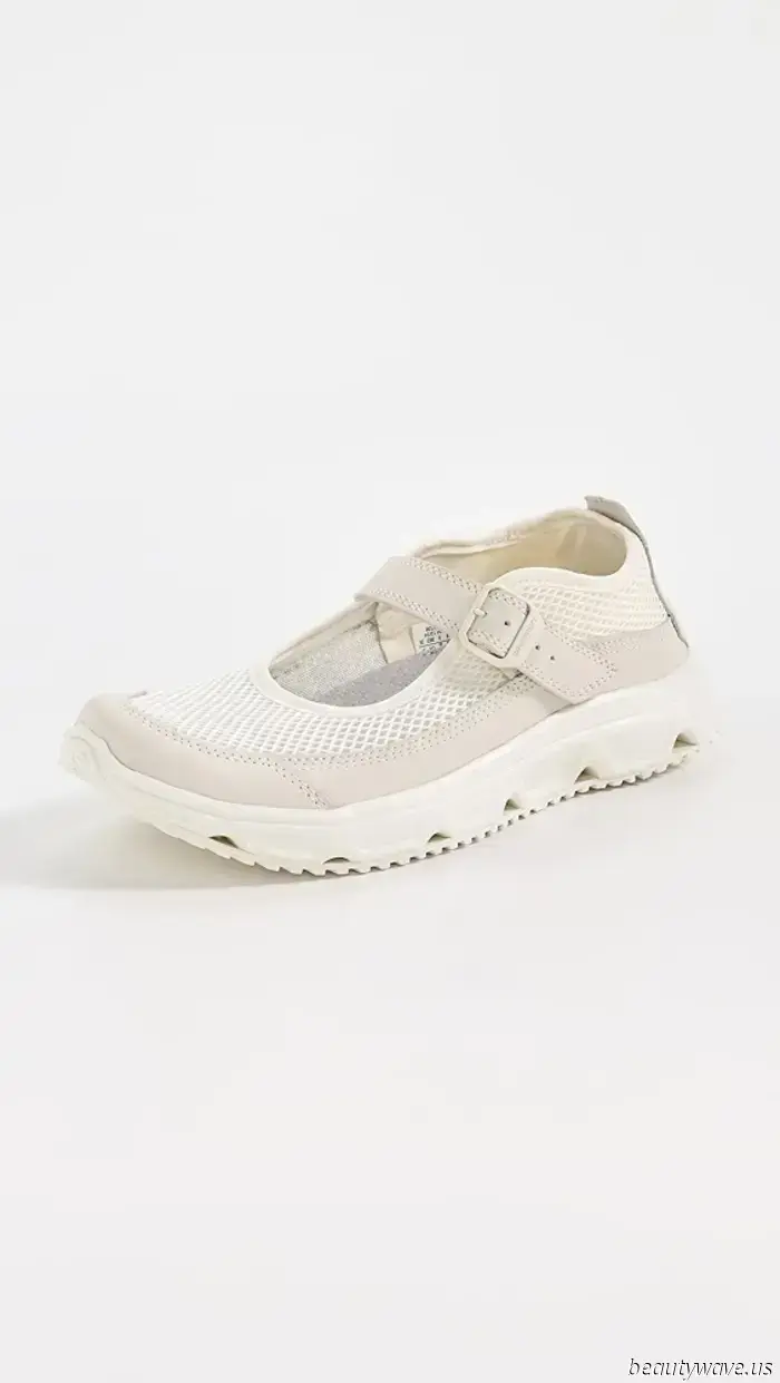 Even those who dislike sneakers will go crazy for the lovely trend that Jennifer Lawrence just showcased.