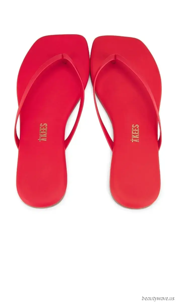 This pant style paired with flip-flops forms the most stylish combination we've encountered all summer.