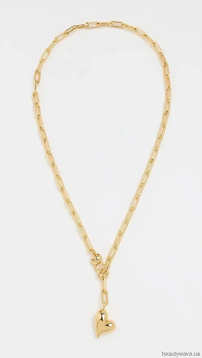 Это 2025 год, и вот как носить тренд на ankle boots, который все купили 4 года назад.