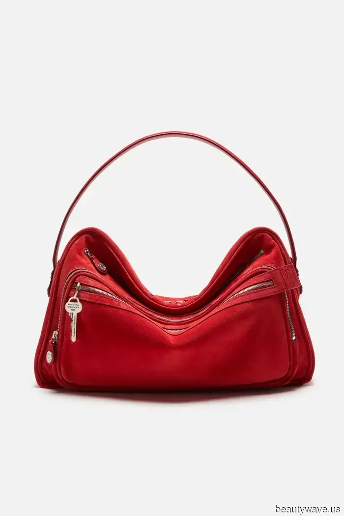 Neither a Flap Bag nor a Tote: This Handbag for Those Who Know Will Dominate in 2026