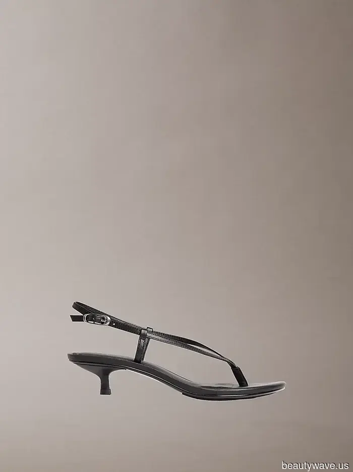 I've figured it out—these are the five color combinations that French women choose to appear elegant in the spring.