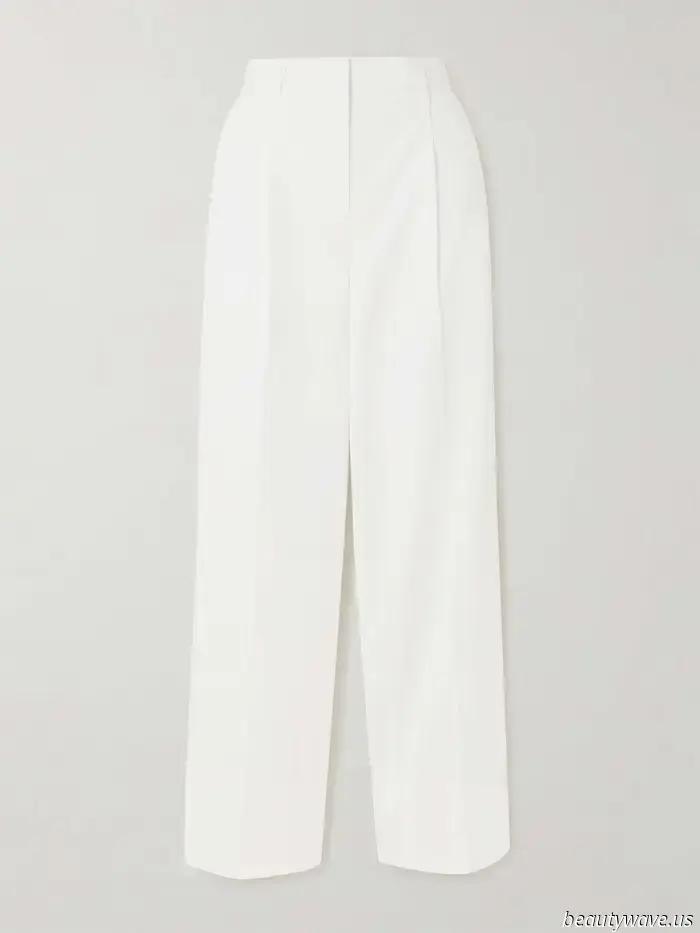Is it just me, or are all the trendy girls now combining ballet flats with this anti-denim pant trend?