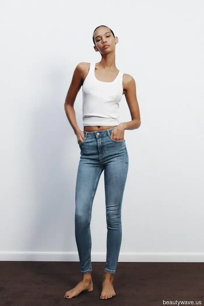 Secondo Alexa Chung, "I jeans skinny sembrano di nuovo giusti"&mdash;La sua scelta di scarpe basse li rende chic