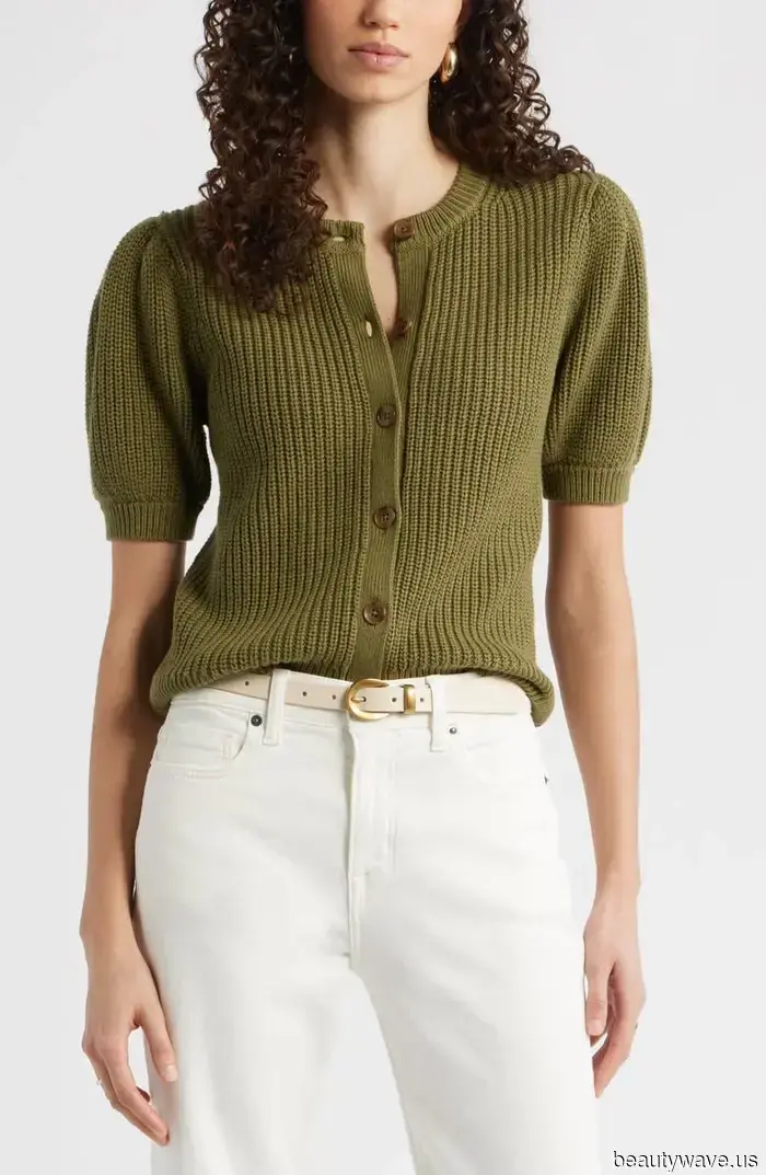 Meine 57-jährige Mutter umarmt ihr graues Haar&mdash;Laut Experten sind dies die eleganten Outfitfarben, die…