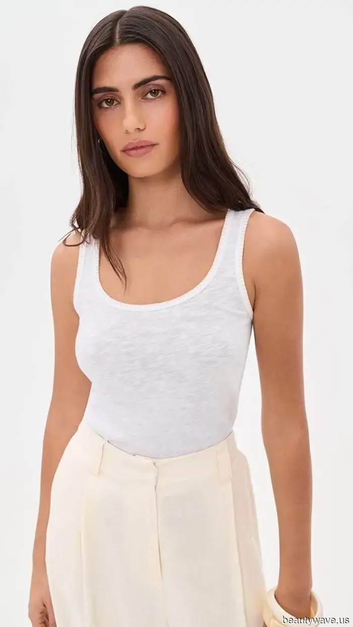Non sembrerai mai fuori moda con pantaloni cropped se indossi questo e questo con essi.