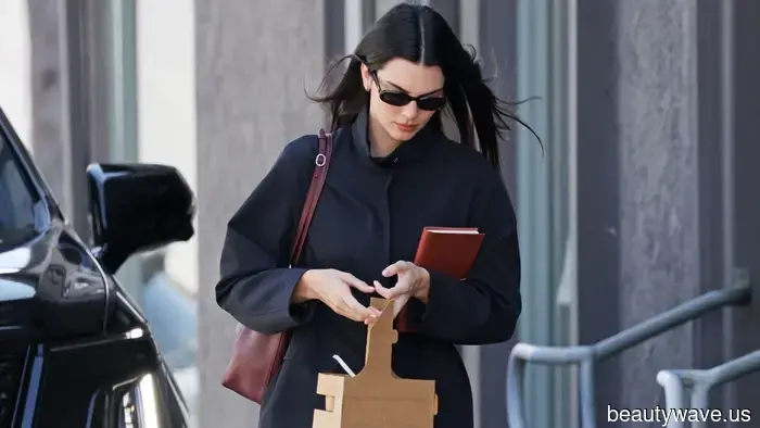 They're Here: The It Designer Flats That Trendy Girls Are Pairing With Levi's Jeans This Spring