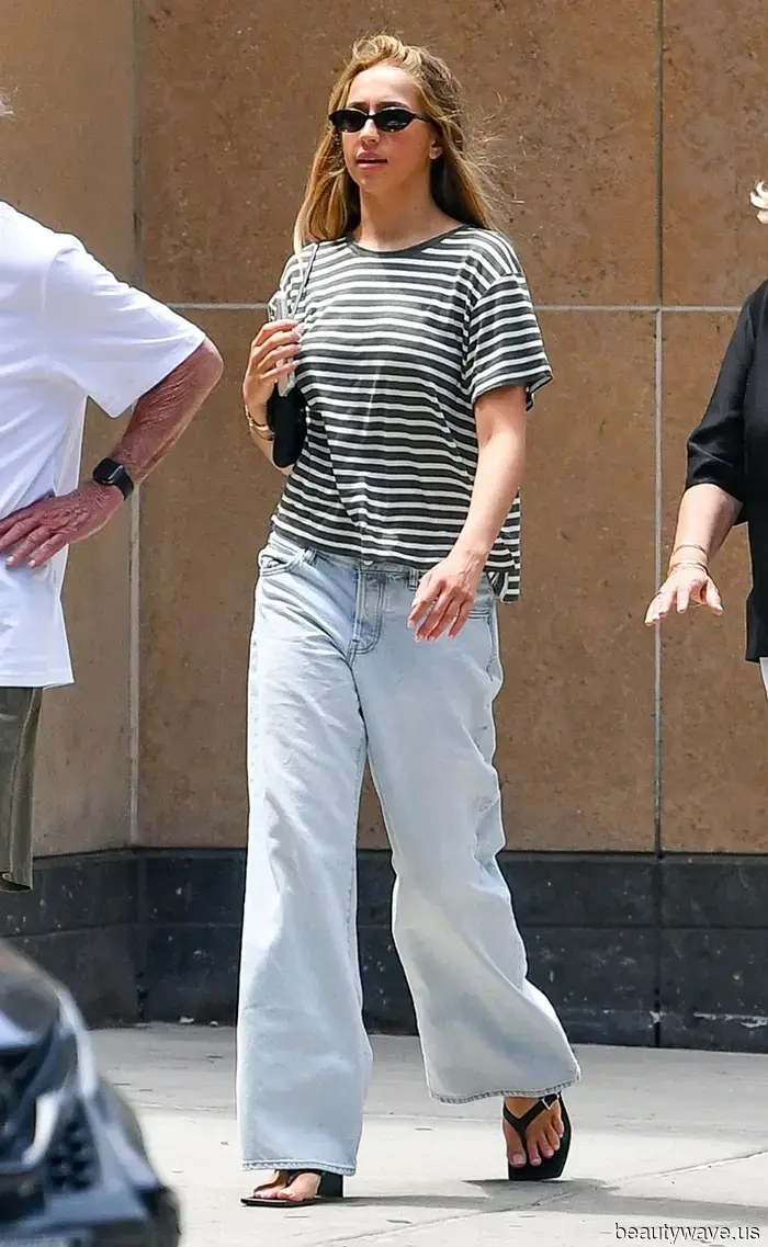 Wearing this Denim Trend, T-Shirt Trend, and Sandal Trend Together Will Create the Look of 2026.