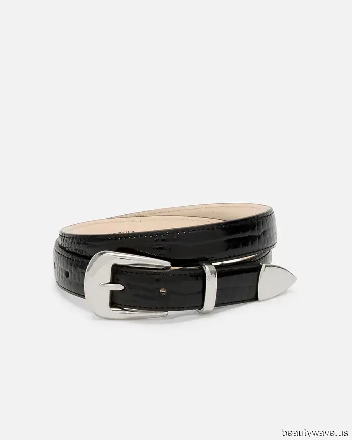 Invece dei jeans, le persone a Parigi indossano questo elegante capo con ballerine e mocassini.
