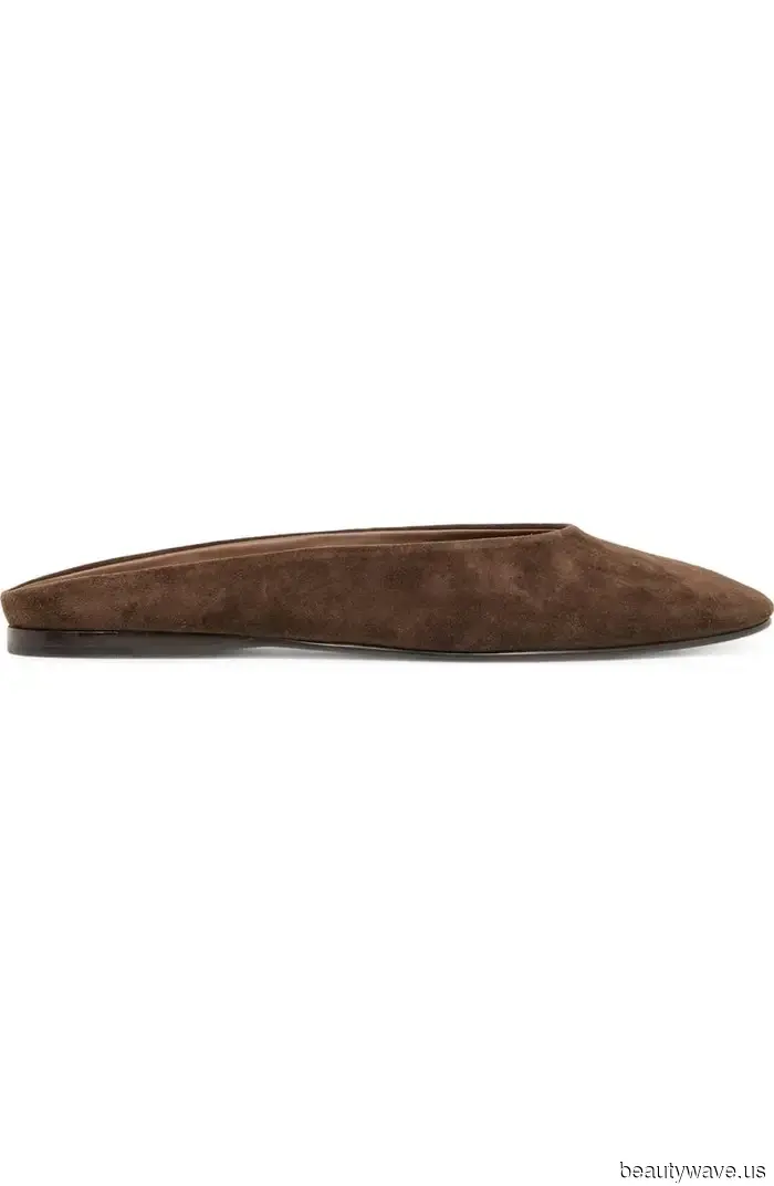 Шикарные французские женщины носят эти тренды плоской обуви с чем угодно в 2026 году.