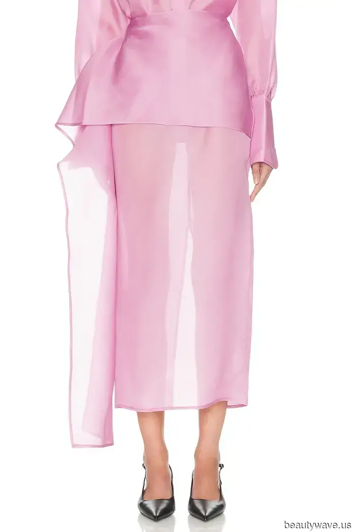 Editors from Who What Wear shared their top 38 fashion discoveries of the month with me.