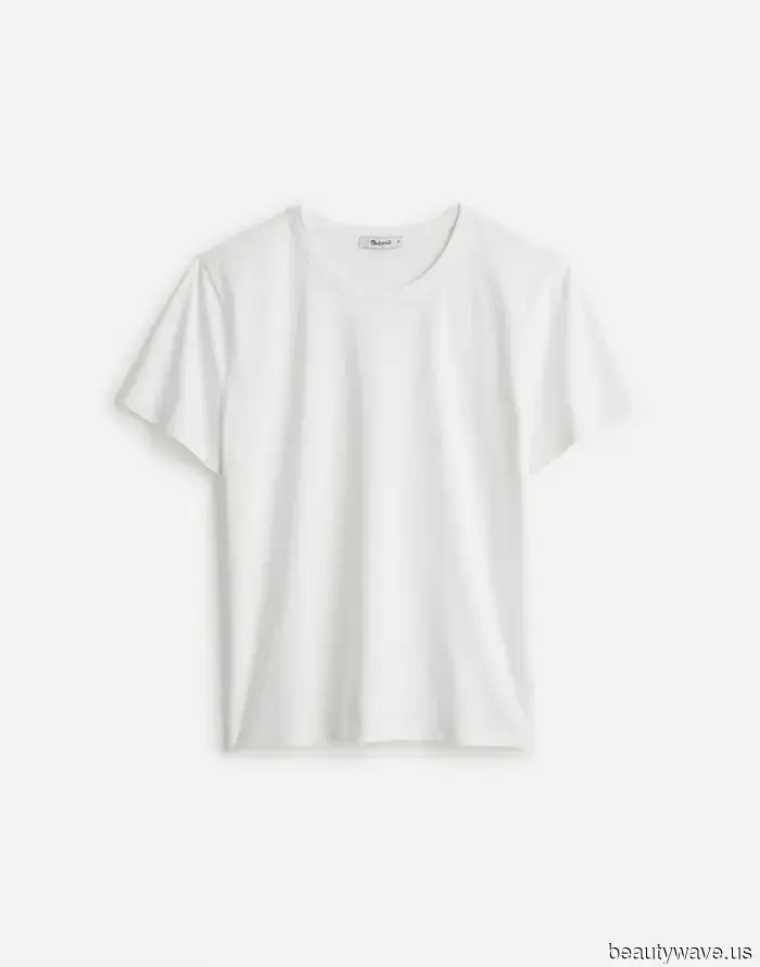 Emma Stone Discovered the Most Stylish Way to Sport a Brown Coat, Right down to Her Red Nails.