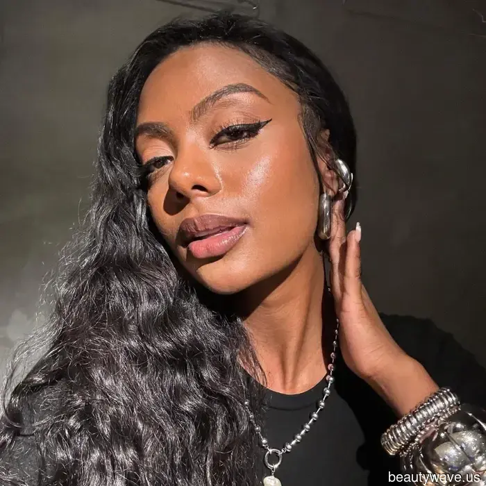 Editors Promise That These Dermaplaning Razors Will Make Your Skin Softer and Radiant Like Never Before