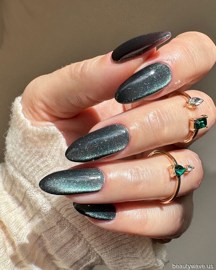 Football Season Is Here—24 (Non-Cliché) Manicures to Embrace Your Inner WAG