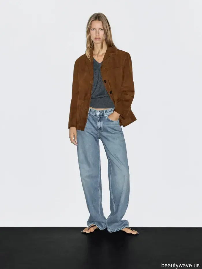 Es stellt sich heraus, dass das Tragen von Jeans und Loafers in diesen Farben der Schlüssel zu einem schicken Look in diesem Herbst ist.