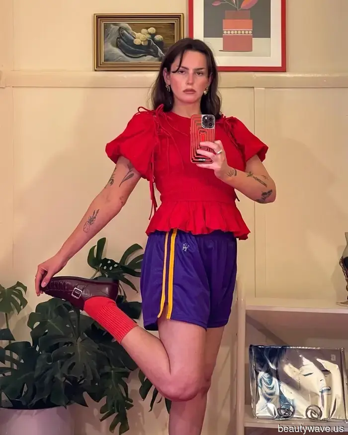 De repente, todos están usando pantalones cortos deportivos&mdash;6 blusas que los harán lucir a la moda esta primavera