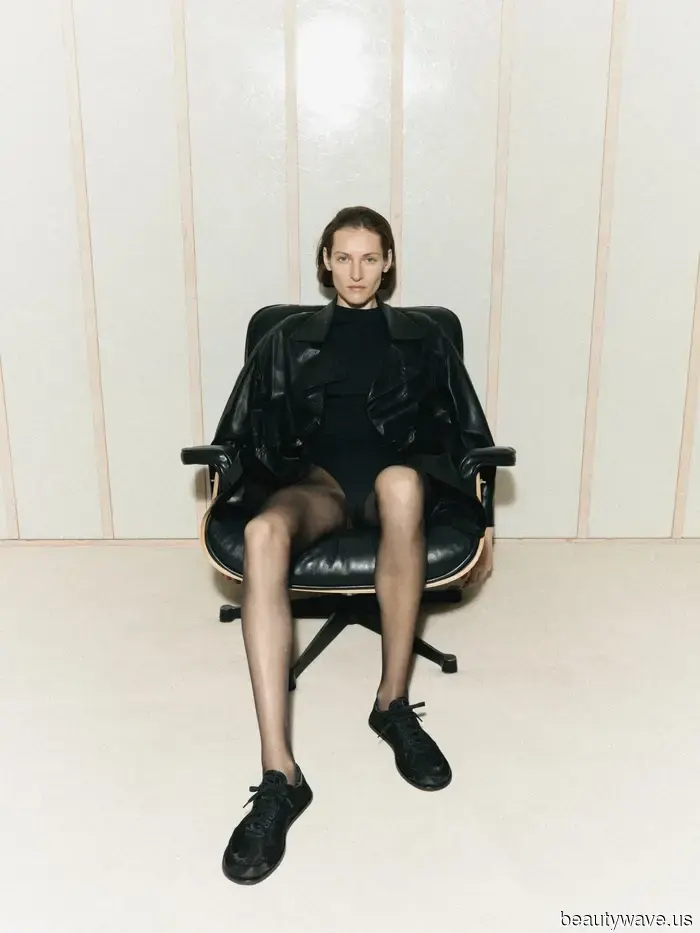 I make a living by identifying new trends, but this "outlandish" trainer style caught even me off guard.