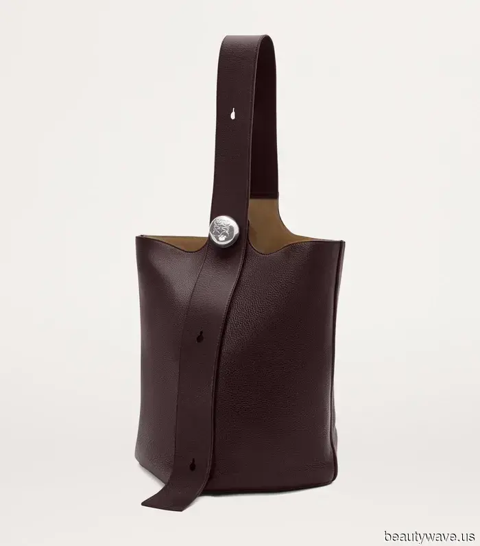 Black shoes will forever be a classic choice, but this stylish shoe color is the only one I plan to wear this autumn.