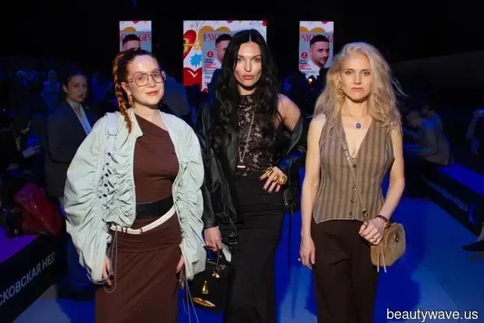 Sati Kazanova, Lina Dembikova, Andrey Savochkin, Nikita Kiosse, Katya Kabak, Sergey Sukhov, Angelina Melnikova, and many others at the Yana Besfamilnaya show.