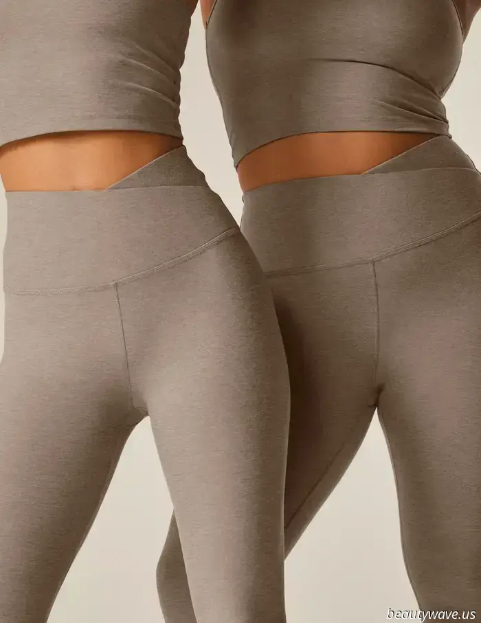 Certainly, black leggings are classic, but this colorful alternative is what fashion enthusiasts are *truly* wearing in 2025.