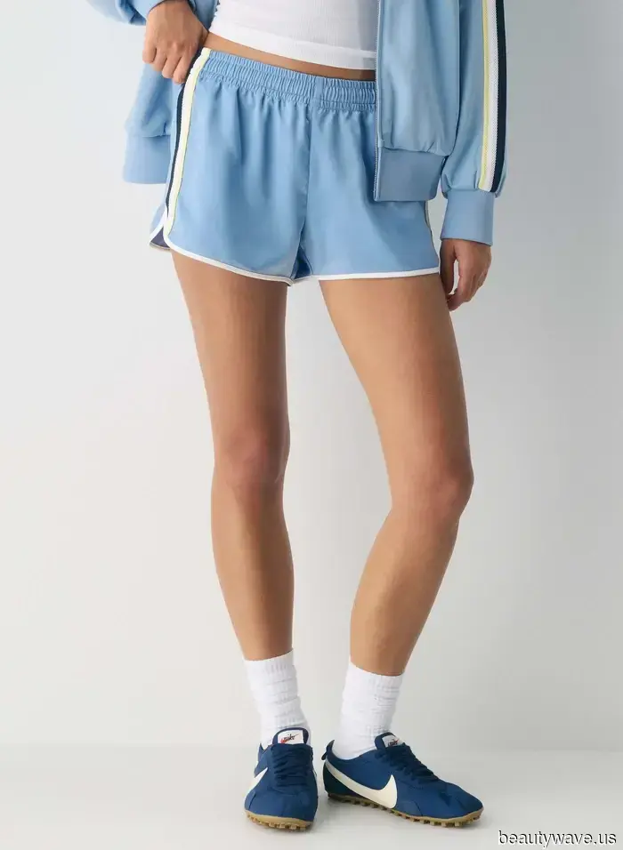 Nicht Sneakers&mdash;coole Mädchen in L.A. stylen Sportshorts mit diesem cooleren Schuh stattdessen.