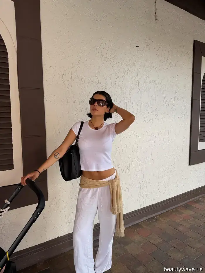 While everyone is discussing fall trends, fashionable women are still sporting this elegant summer essential.