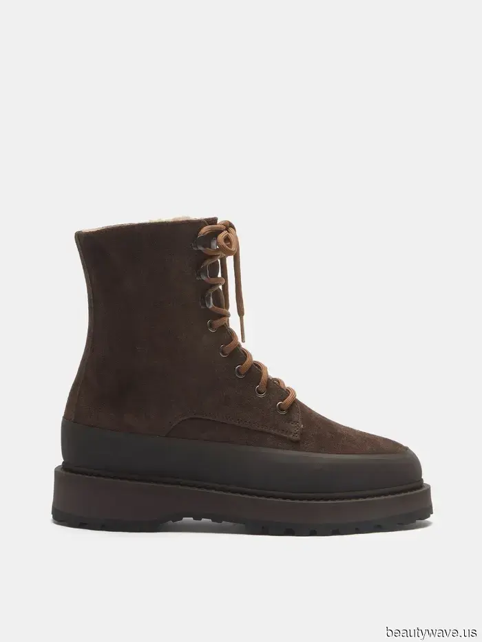 Everyone on my feed is sporting baggy jeans—here are the 7 types of shoes that look the most stylish with them.