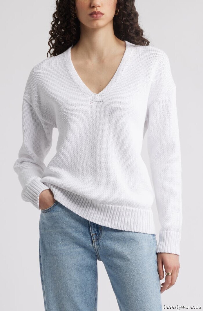 Chic women in Marseille and Cadaqués replace their cashmere sweaters with this lighter alternative every summer.