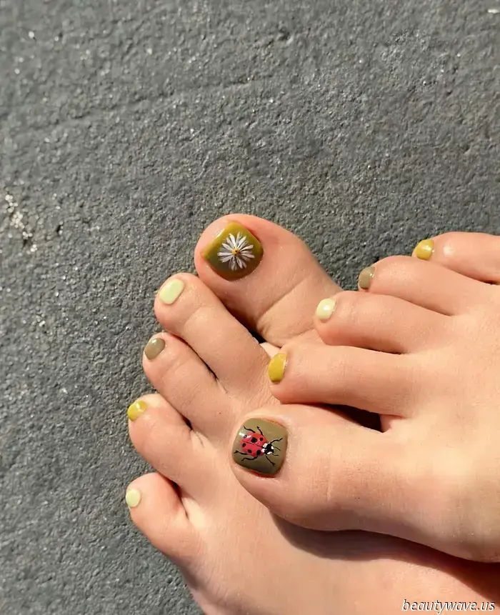 In my opinion, only the most stylish people will adopt this contentious pedicure trend.