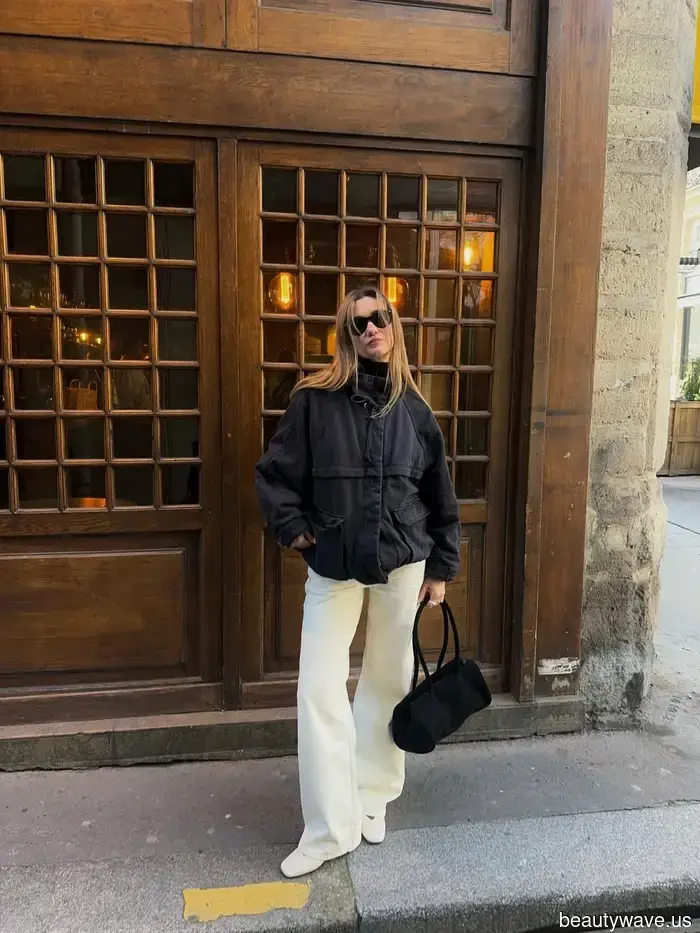 Visto en París: La tendencia de color denim que las mujeres francesas usan cuando se aburren de los jeans negros