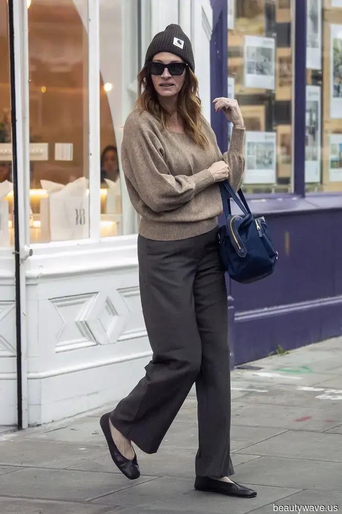 Breaking: Julia Roberts Paired a Mismatched Bag Color with Black Flats, and the World Endured.