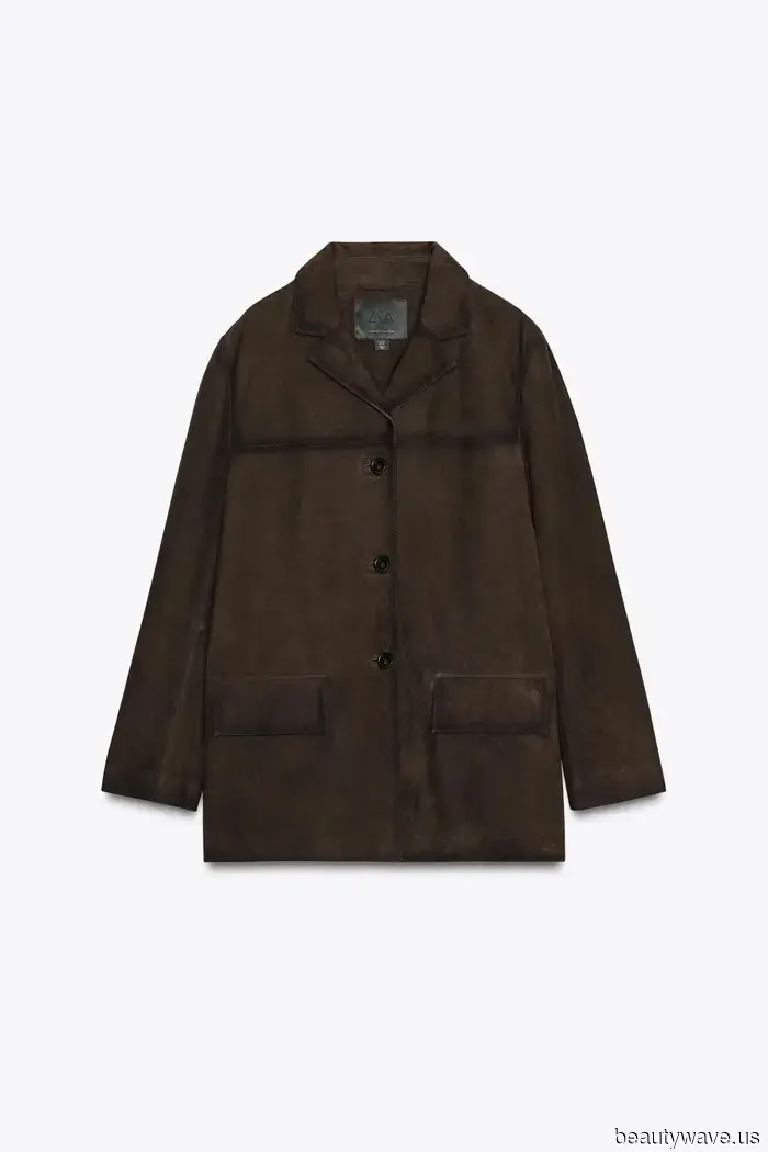 Ключ к тому, чтобы выглядеть богато в черном платье в 2025 году, — это носить этот вечный предмет с ним.