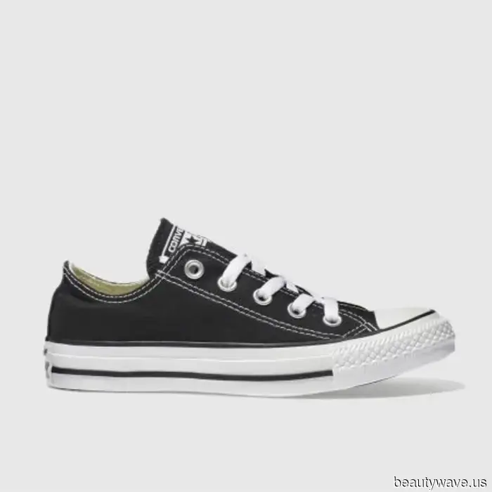 No Sambas&mdash;En mi opinión, esta tendencia de zapatillas atemporales se ve mejor con jeans cada vez.
